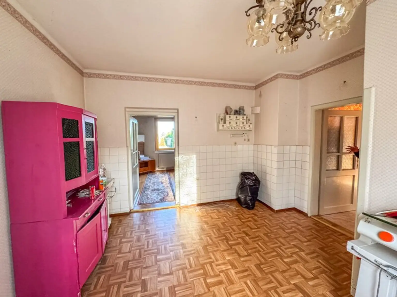 Sanierungsbedürftiges Einfamilienhaus in Pottschach, Nähe Bahnhof: Ihr Sanierungsprojekt mit 556 m2 Garten! 199.000 Euro!