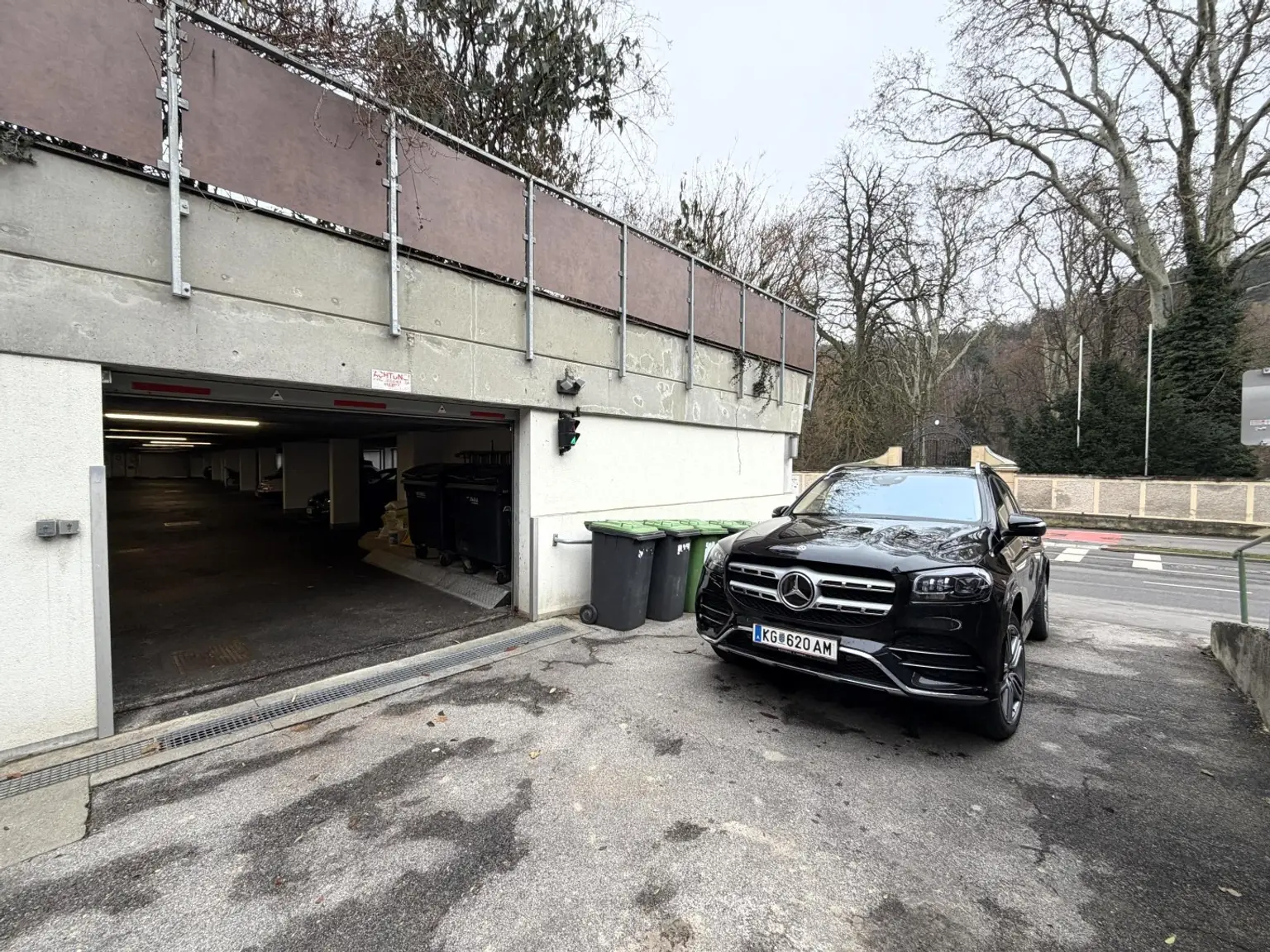 Garagenein- und ausfahrt