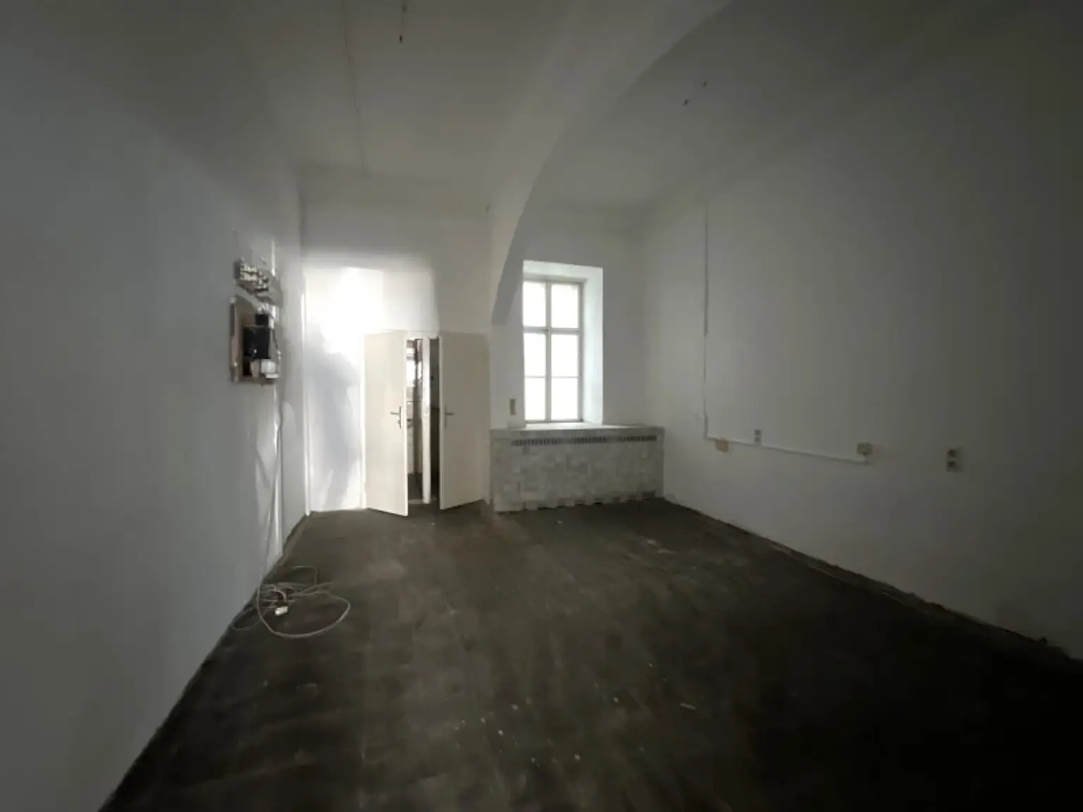 Top Lage! Renovierungsbedürftige Praxis oder Büro - aus Alt wird Neu