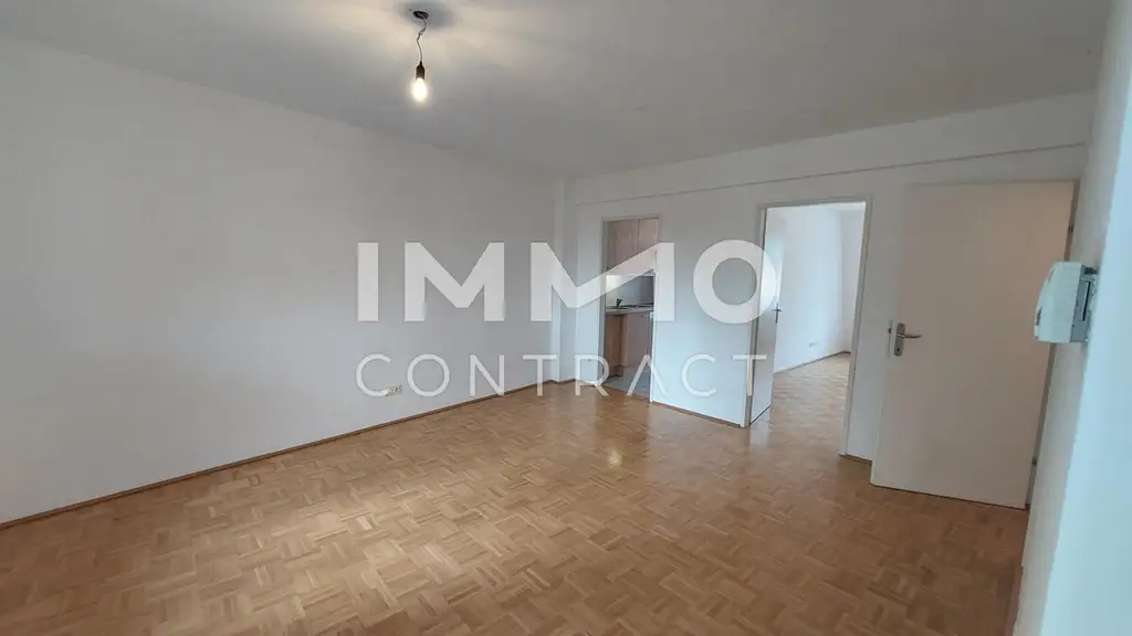 DG Wohnung mit 8m² Loggia mit Grün- und Fernblick in der Martinstraße.
