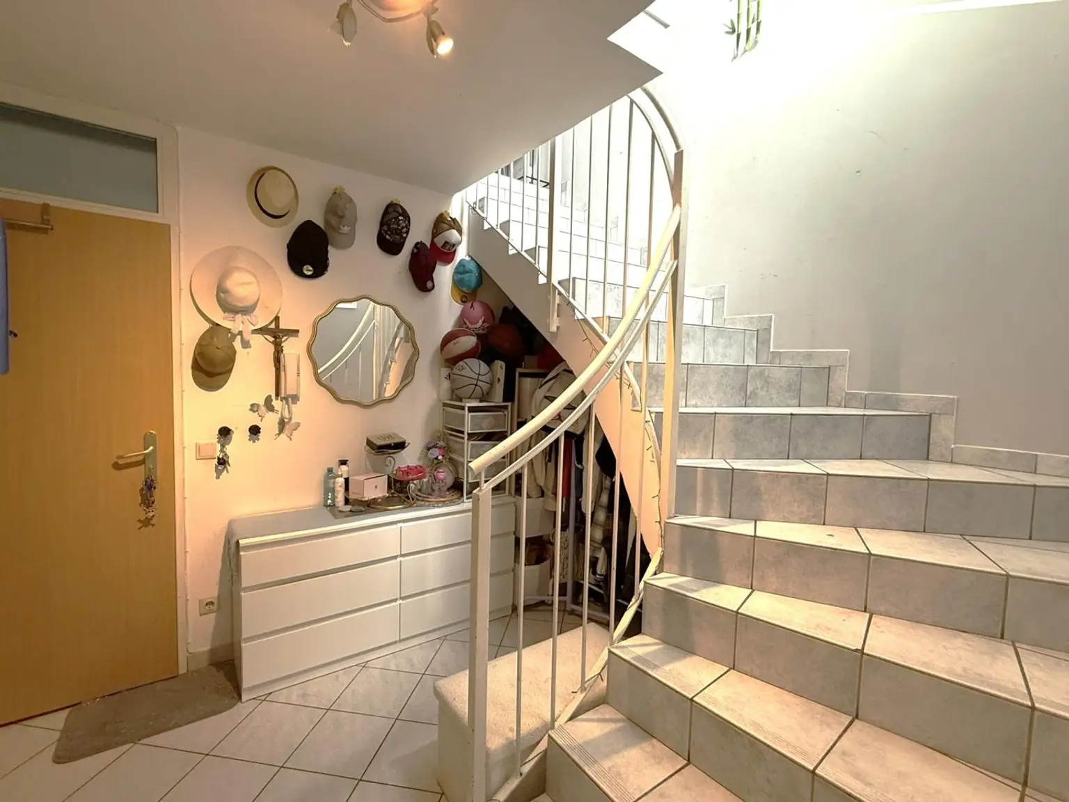 Attraktive  3 Zimmer-Maisonette-Wohnung mit Dachterrasse in Uninähe