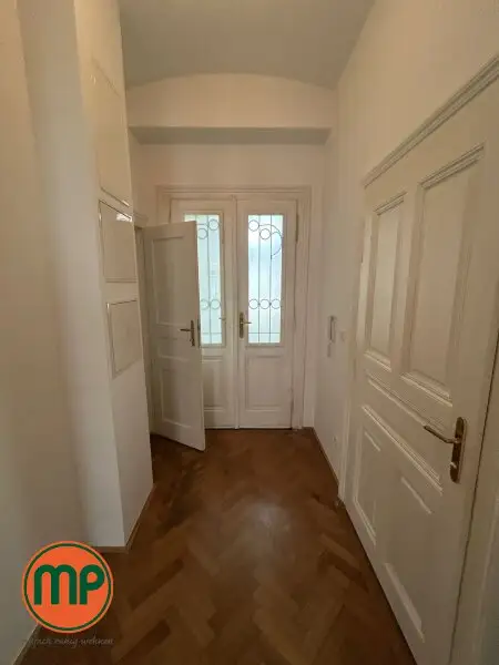 Penzing: elegante 2 Zimmerwohnung mit Altbaucharakter