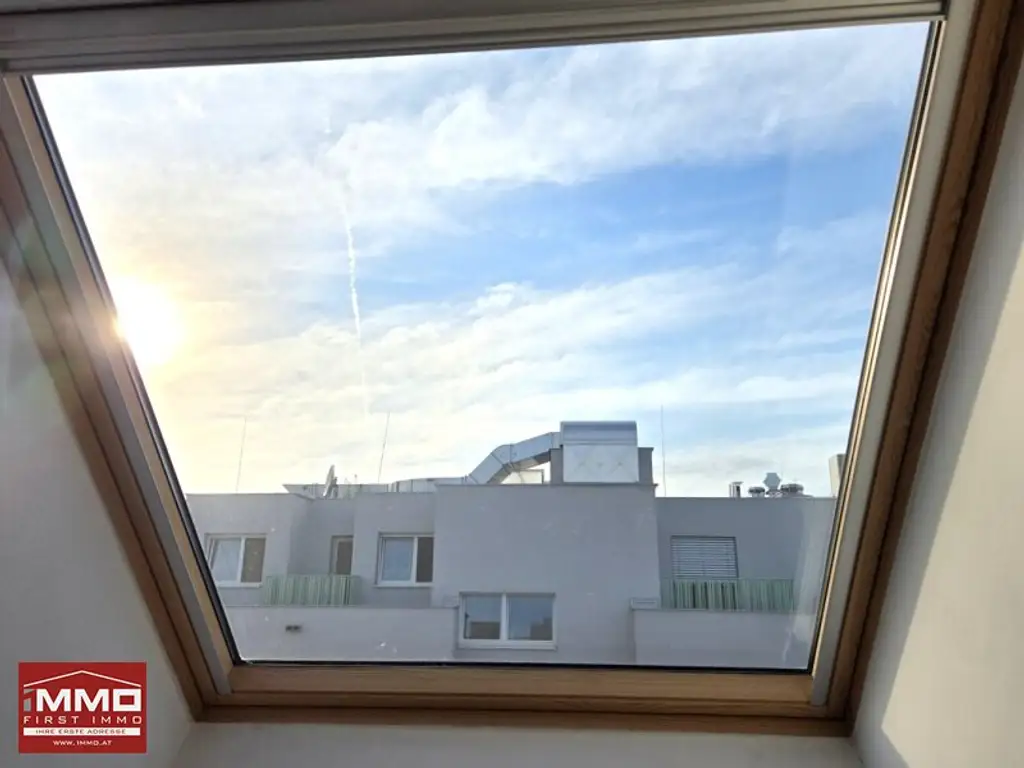 RUHIGE, SONNIGE 3-ZIMMERWOHNUNG IM 5. LIFTSTOCK AB OKTOBER BEZIEHBAR