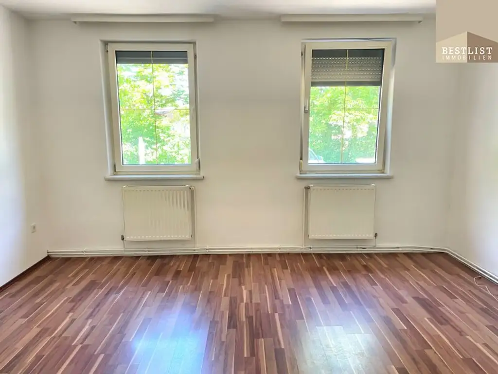 Kleines ausbaufähiges Haus mit uneinsichtigem großem Garten