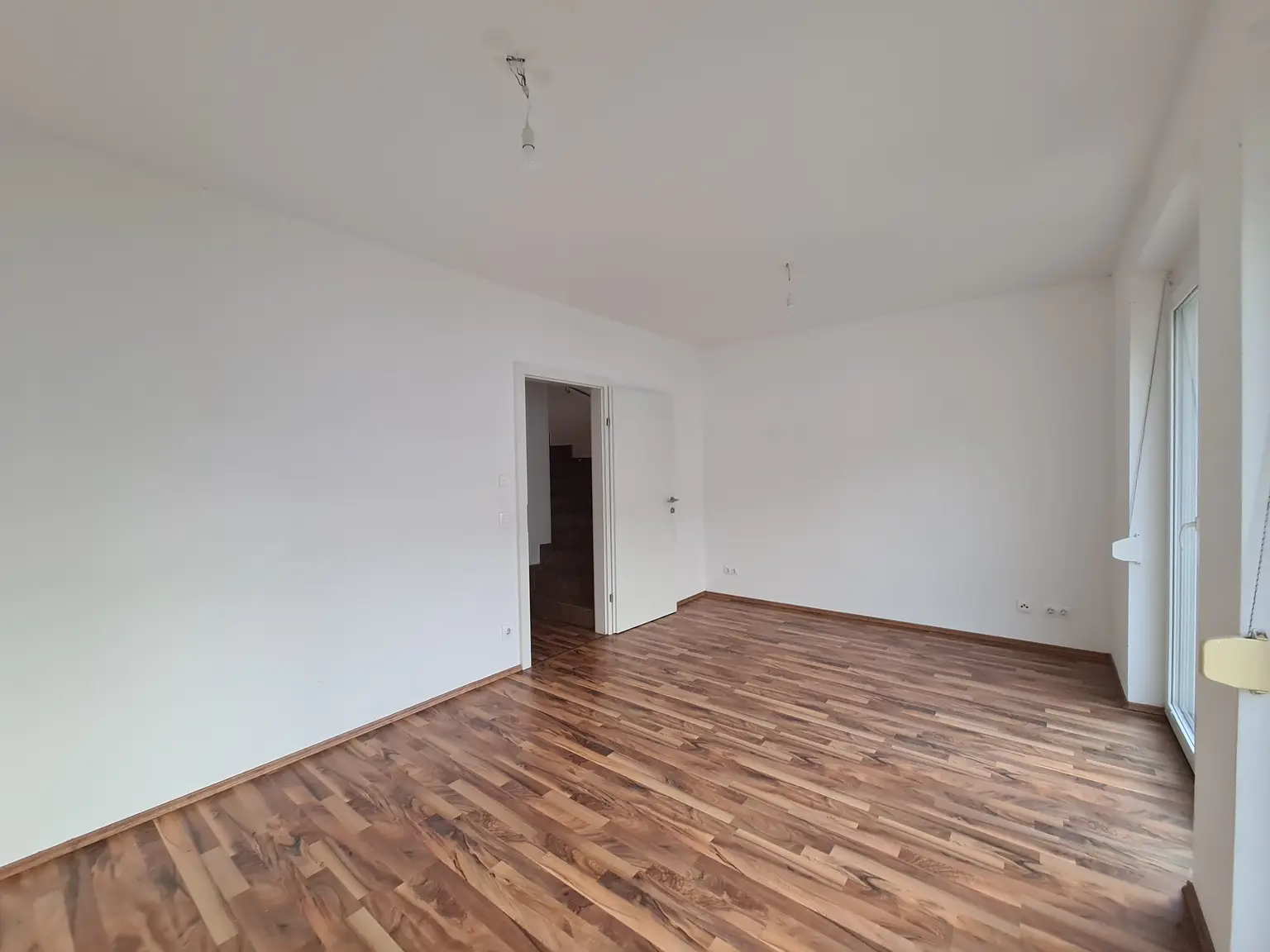 Top Maisonettenwohnung mit Dachterrasse, Garten und Carport!