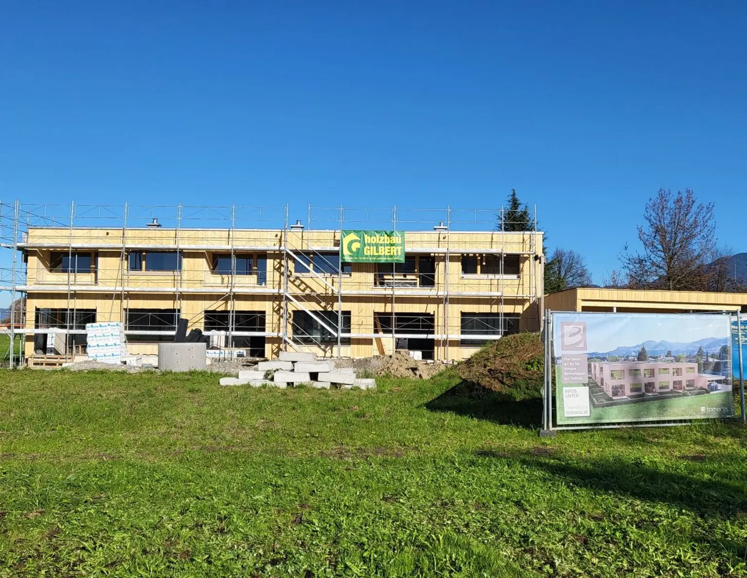 NEU - Feldkirch Gisingen Guldenäcker - Vollholz Reihenhaus mit 5 Zimmer, Garten und Carport, Top Lage