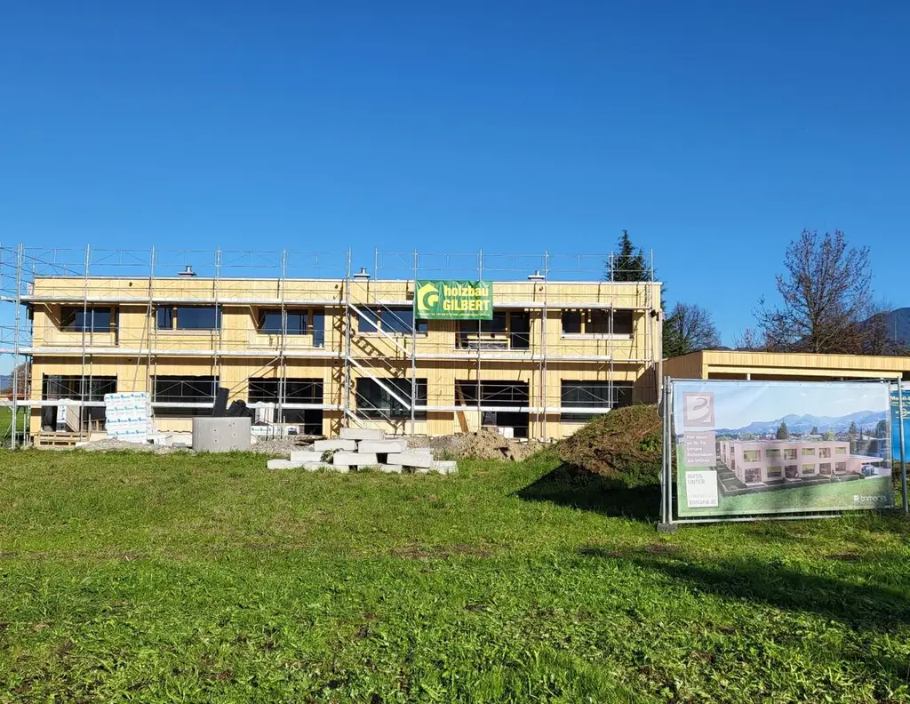 NEU - Feldkirch Gisingen Guldenäcker - Vollholz Reihenhaus mit 5 Zimmer, Garten und Carport, Top Lage