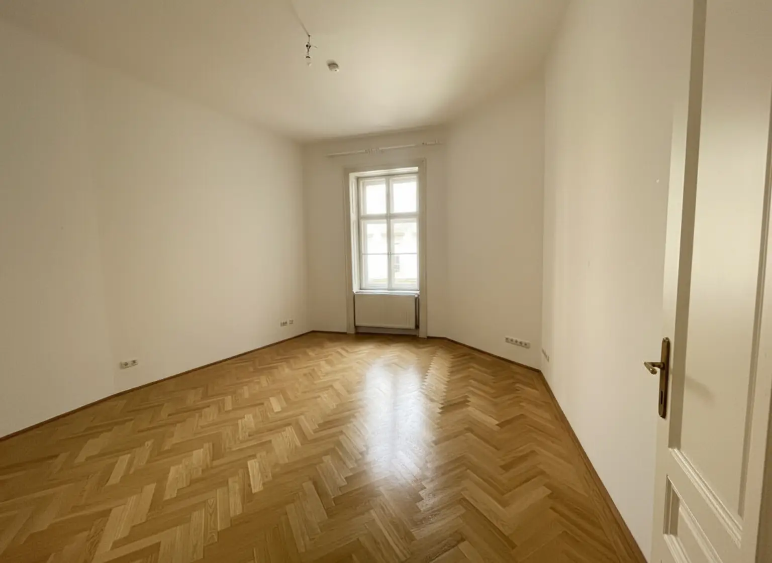 Top-Lage beim Stephansplatz: Ansprechende, charmante Altbauwohnung im stilvollen Haus