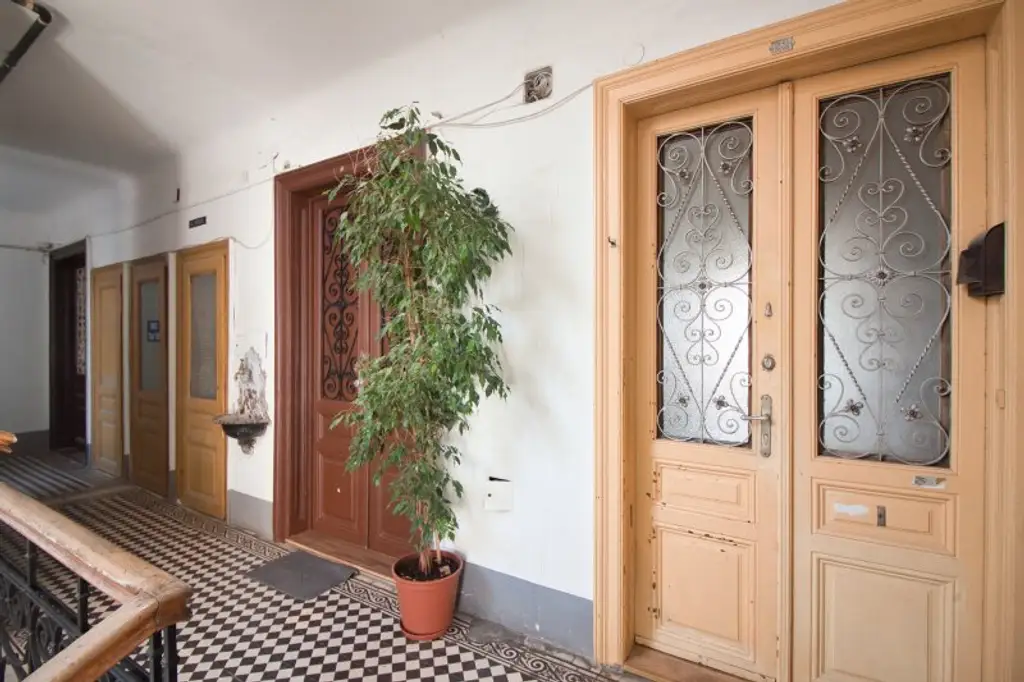 Sanierungsbedürftige Garconniere | ruhige Wohngegend  | 4. Stock mit Lift