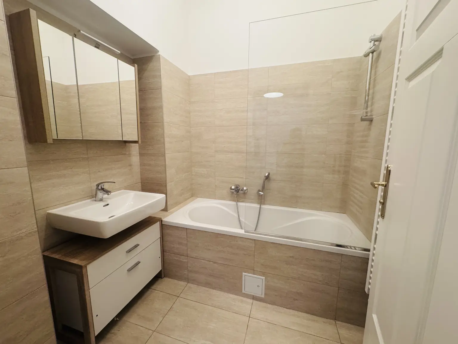 Charmantes 2-Zimmer Altbau-Schmuckstück mit Balkon