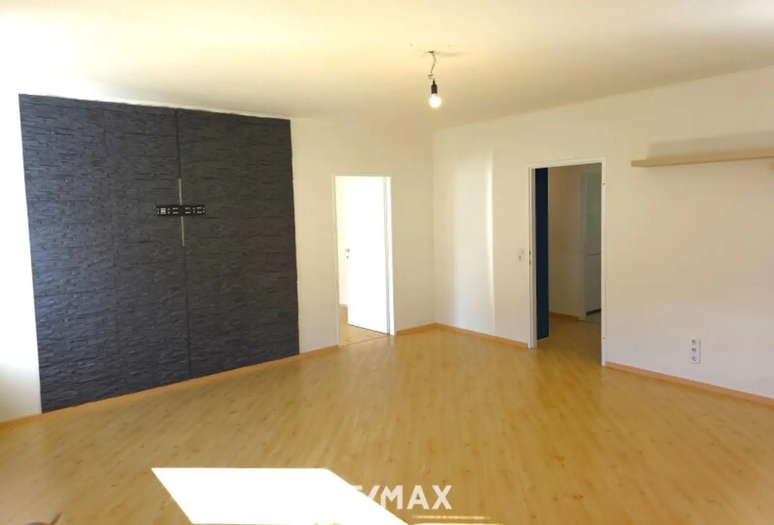 Wohnzimmer, Dekorwand m. TV-Aufhängung