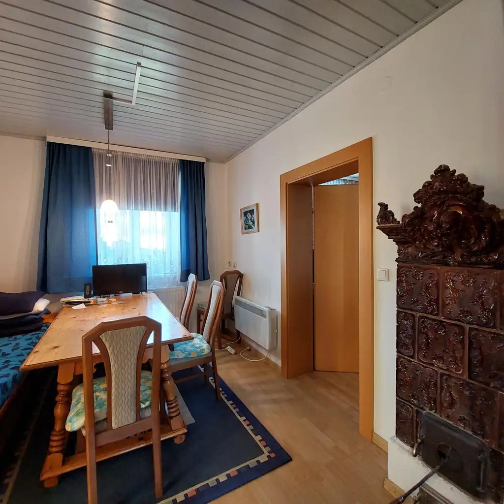 Haus mit zwei getrennten Wohneinheiten in ruhiger Lage