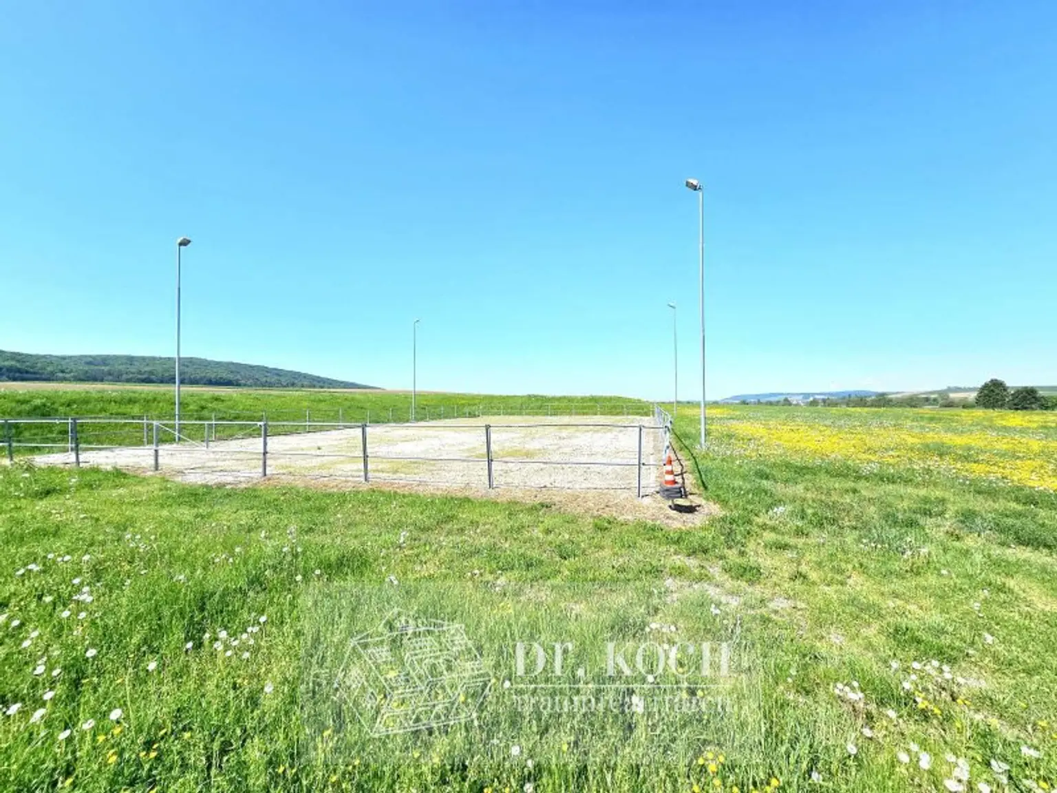 Traumhafter Landsitz im Villenstil mit Pferdeställen!