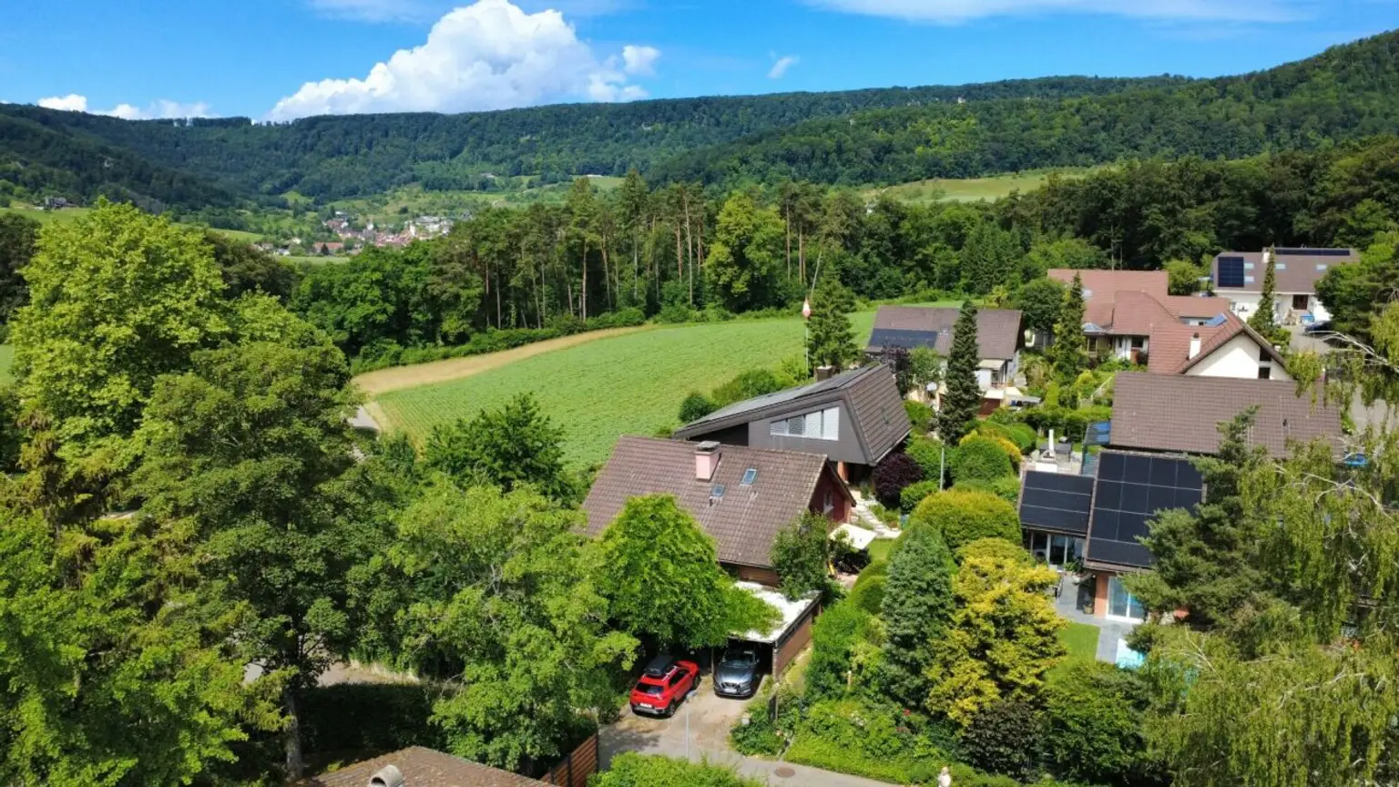 Grosszügigies Einfamilienhaus mit grossem Garten und Weitblick