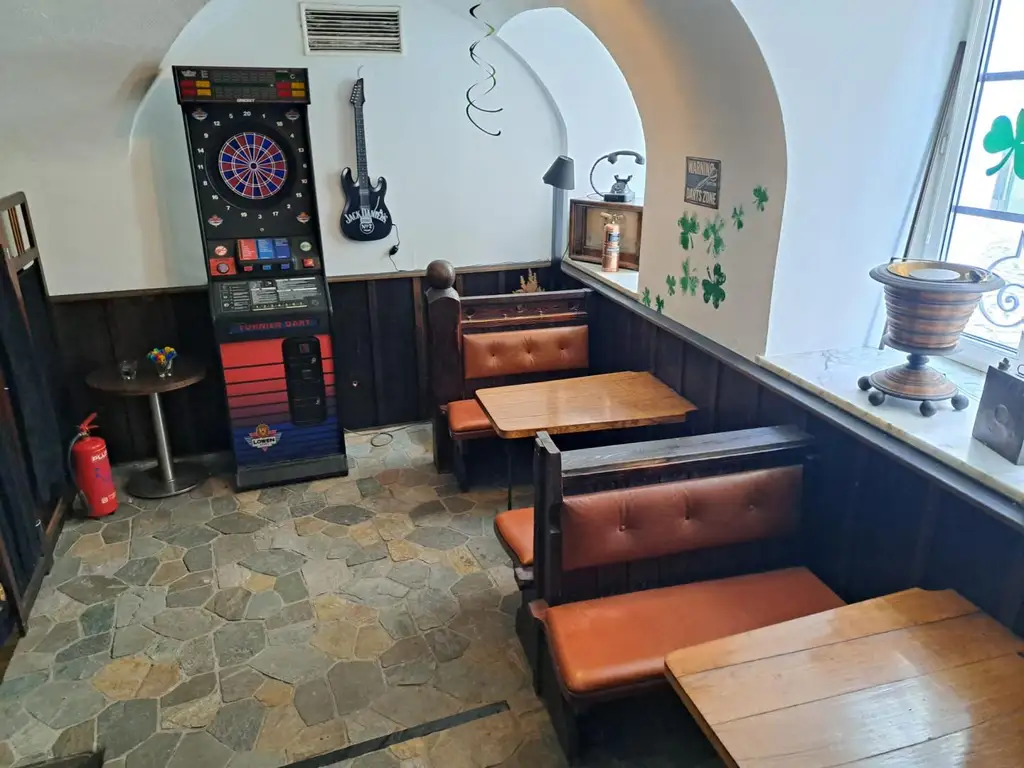 Gut geführte Bar im Zentrum