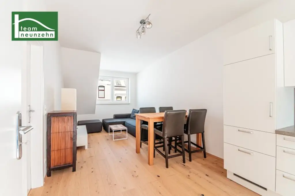 EIGENBEDARF ODER INVESTMENT MIT ca. 3,5% RENDITE! SEHR GUTER ZUSTAND! SANIERTE & MÖBLIERTE DACHGESCHOSS-WOHNUNG INKL. KÜCHE! SOFORT BEZIEH- ODER VERMIETBAR!