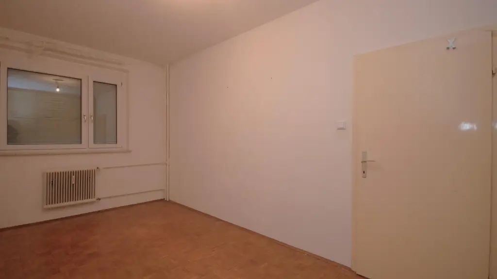 Sanierungsbedürftige 2- Zimmer-Wohnung mit Balkon