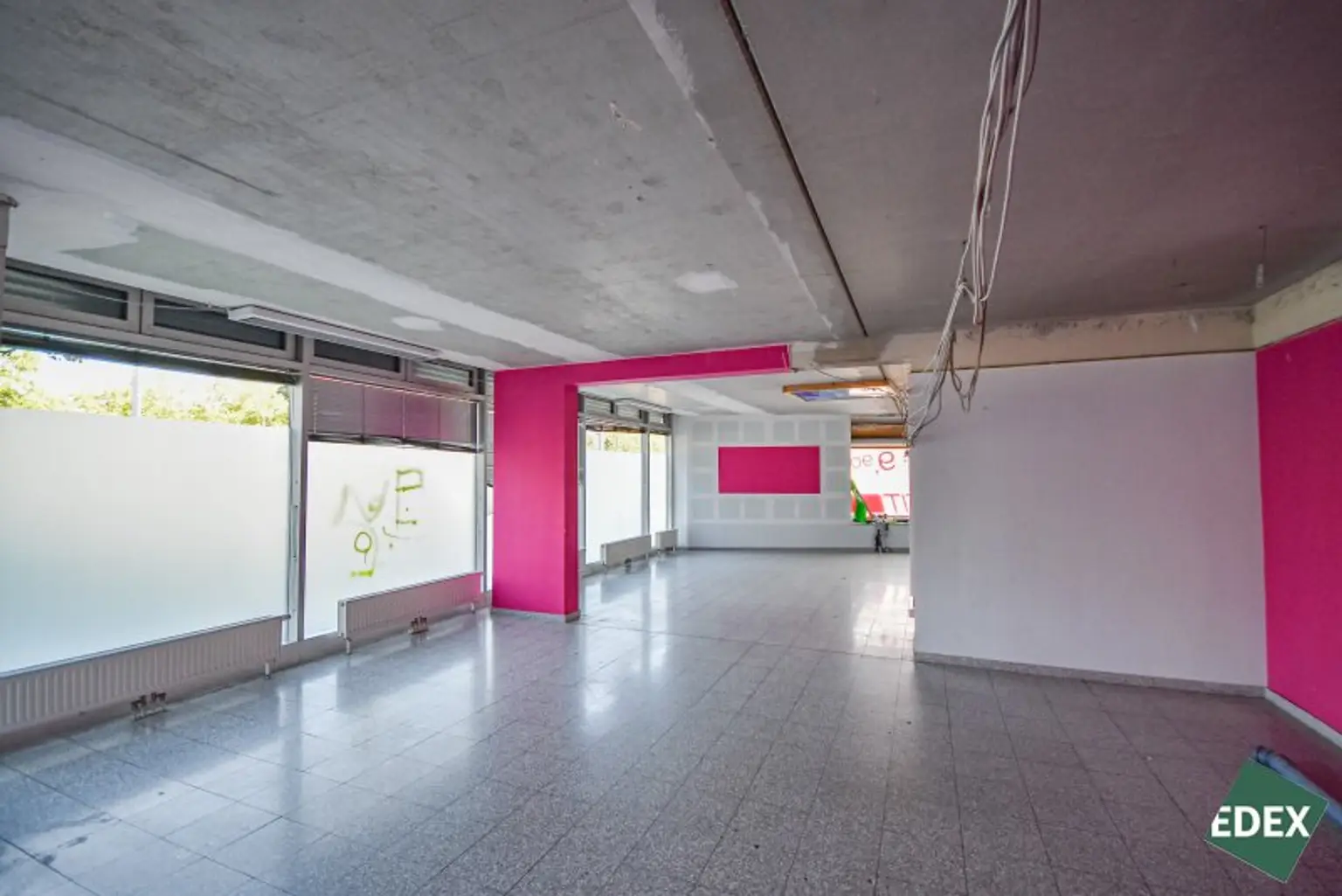 Geschäftsfläche – 310 m² am Erlaaer Platz