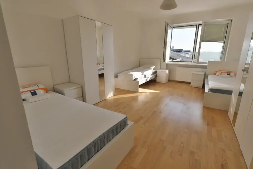 145 m² möblierte 5-Zimmer-Dachterrassenwohnung mit Untervermietrecht bzw. als WG / Arbeiterquartier