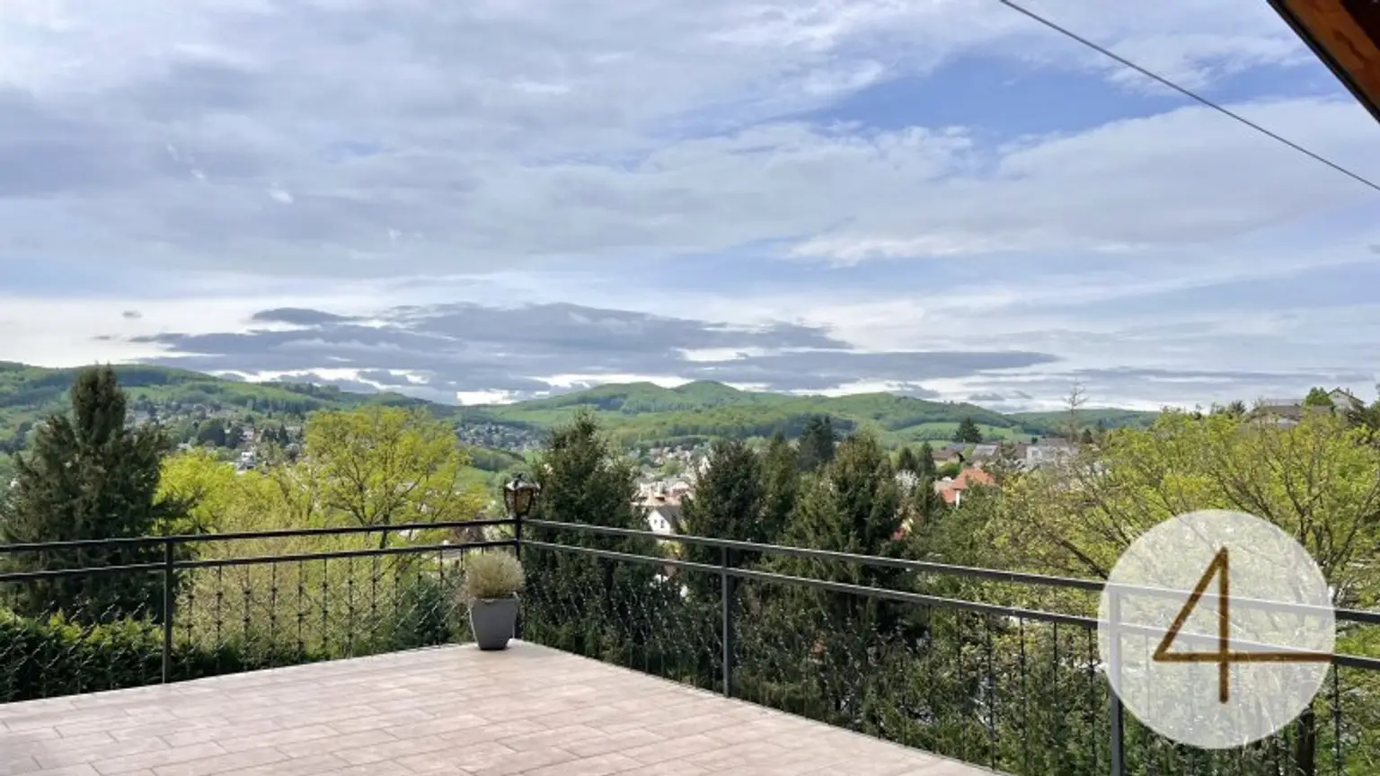 10 Minuten Fahrzeit nach Wien I Klimatisierte Villa mit Weitblick I Wellness, Fitnessraum & Kamin I Terrassen, Balkon & Garten I Hochwertige Ausstattung