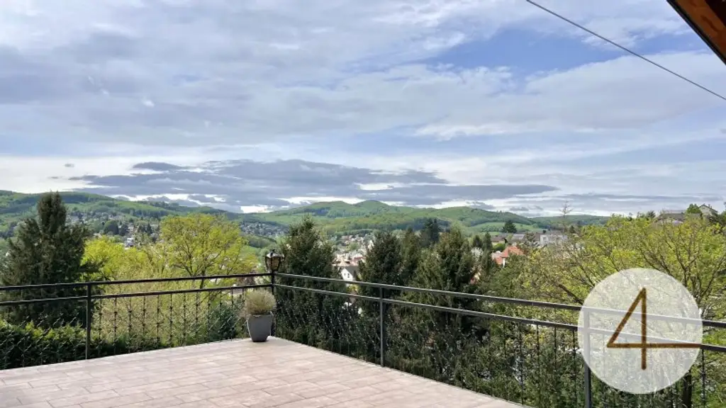 10 Minuten Fahrzeit nach Wien I Klimatisierte Villa mit Weitblick I Wellness, Fitnessraum & Kamin I Terrassen, Balkon & Garten I Hochwertige Ausstattung