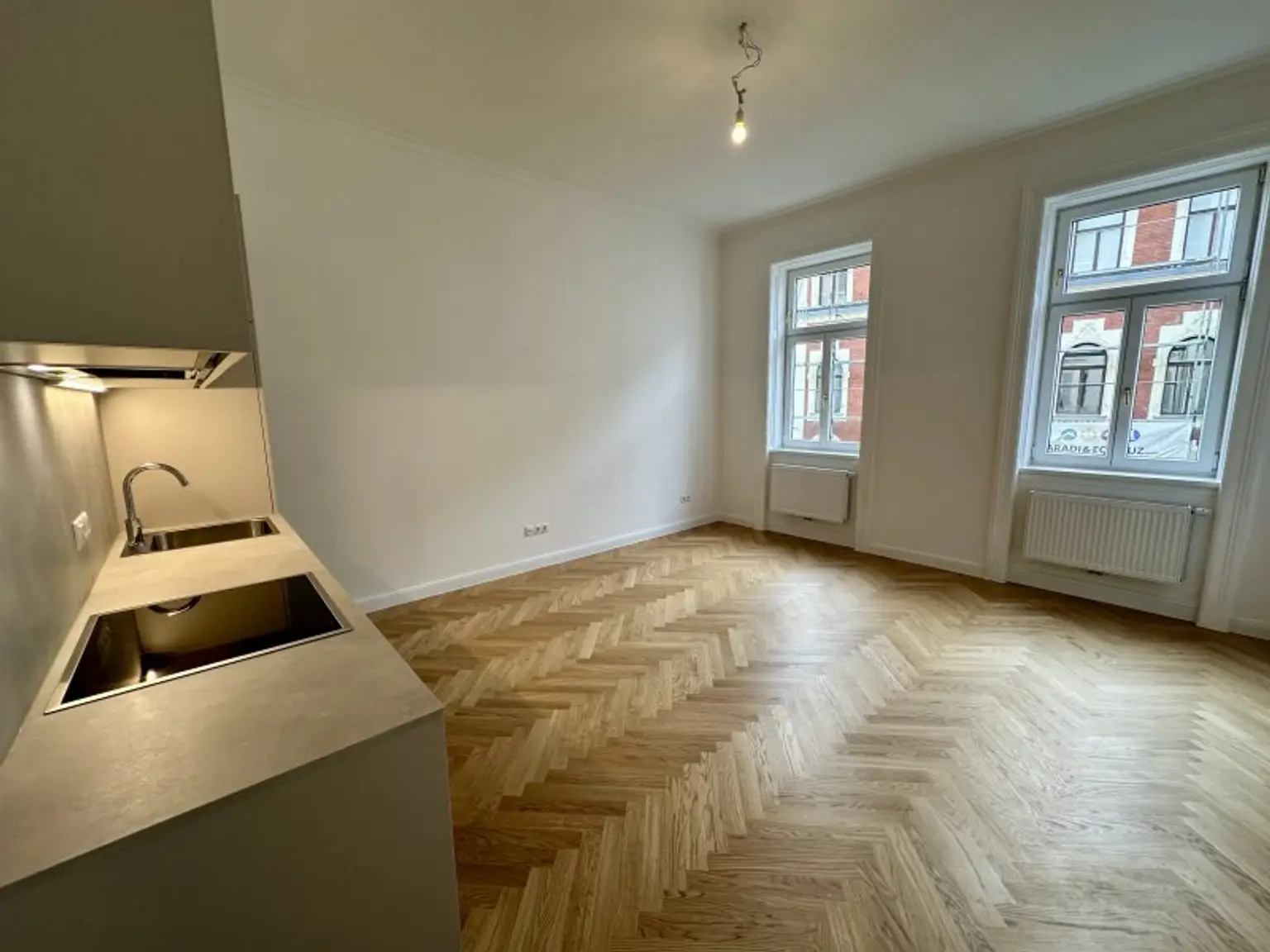 Stilvolle und geräumige 4-Zimmer-Altbauwohnung mit Balkon, nahe Währinger Straße