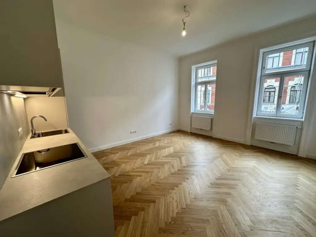 Stilvolle und geräumige 4-Zimmer-Altbauwohnung mit Balkon, nahe Währinger Straße