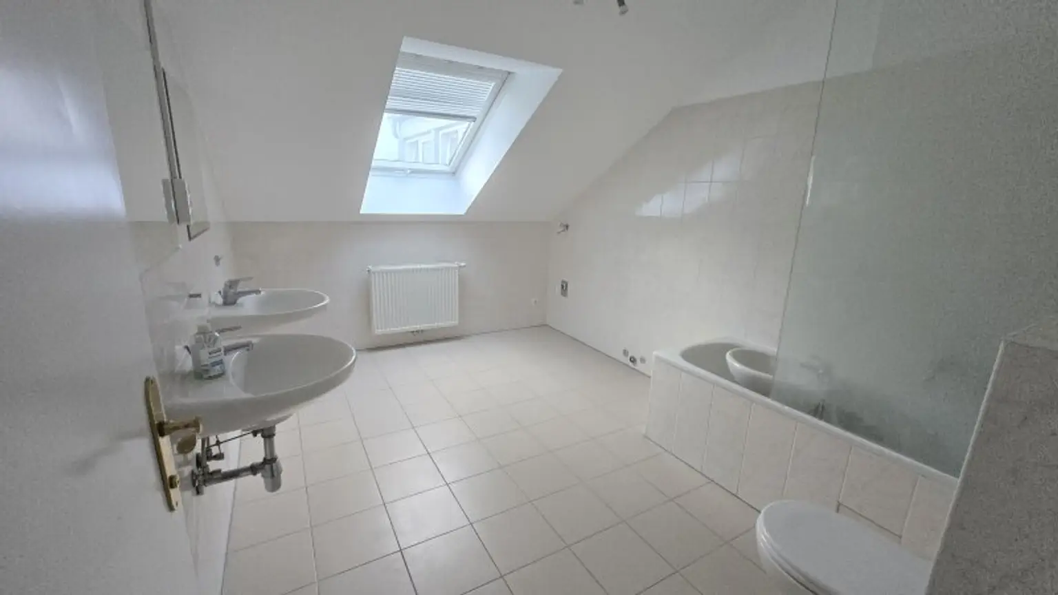 Schöne 4 Zimmer Wohnung mit große Terrasse. Nähe Westbahnhof U3/U6