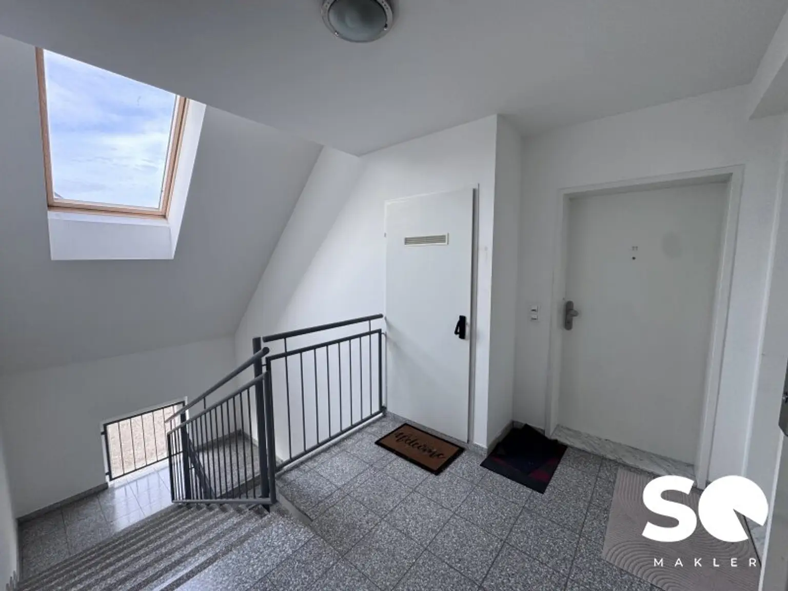 # SQ - HELLE, RUHIGE 2 ZIMMER DG-WOHNUNG INKL. TERRASSE - NÄHE RIVERSIDE - 1230 WIEN - TAG DER OFFENEN TÜR: 31.10.2025 14:00-17:00