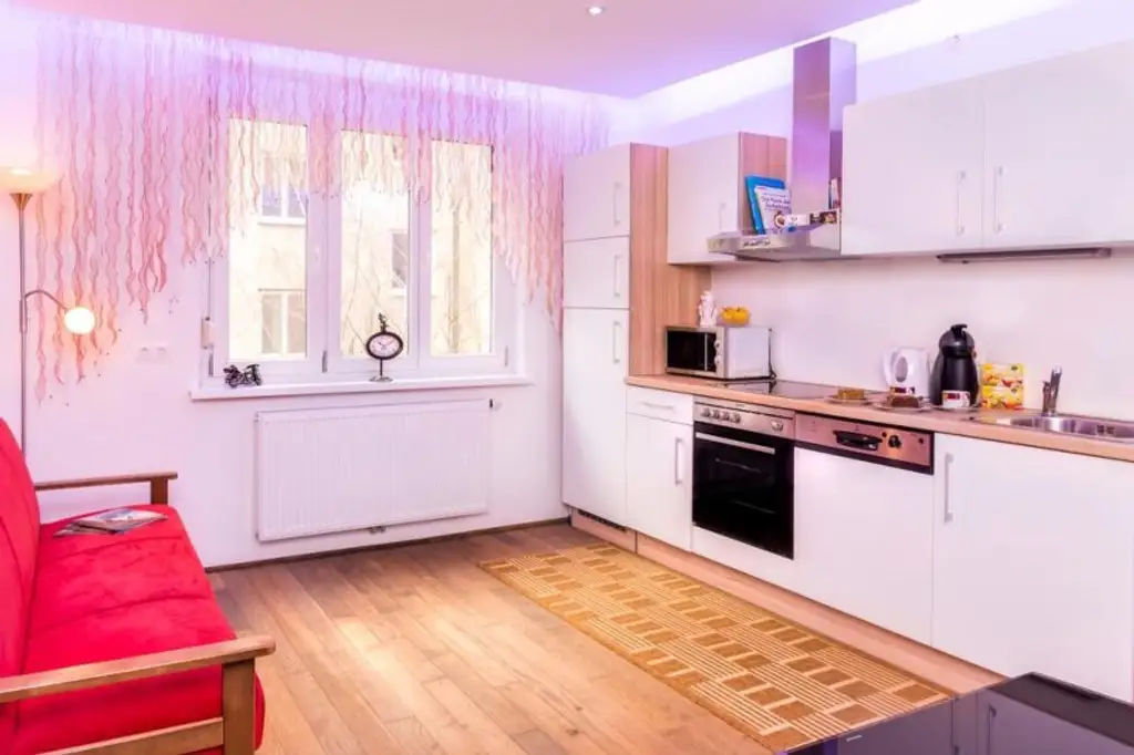 Nähe U6 "NIEDERHOFSTRASSE" & MEIDLINGER MARKT: komplett hofseitige 3-Zimmerwohnung