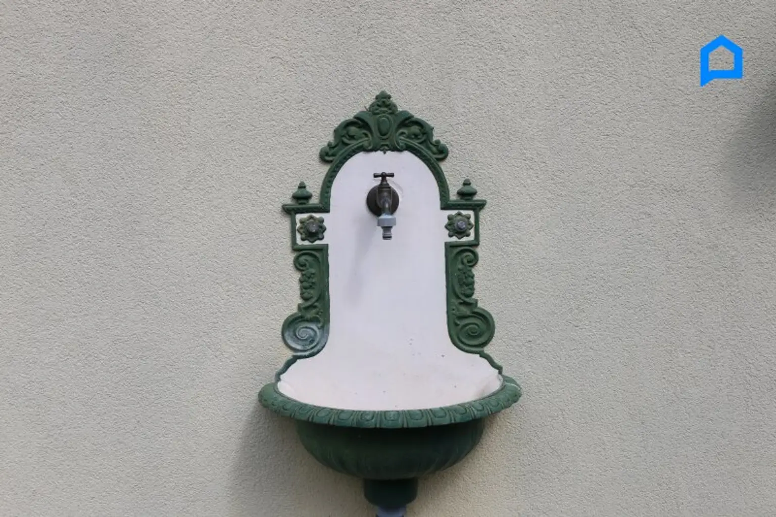 Sehr gepflegtes großzügiges Eckreihenhaus , Garten, Pergola, Terrasse, 4,5 Zimmer, plus Kellerräume, Garage