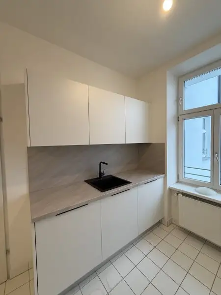 Großzügige 2-Zimmer Altbauwohnung nahe U1 Keplerplatz in ruhiger Lage zu vermieten!