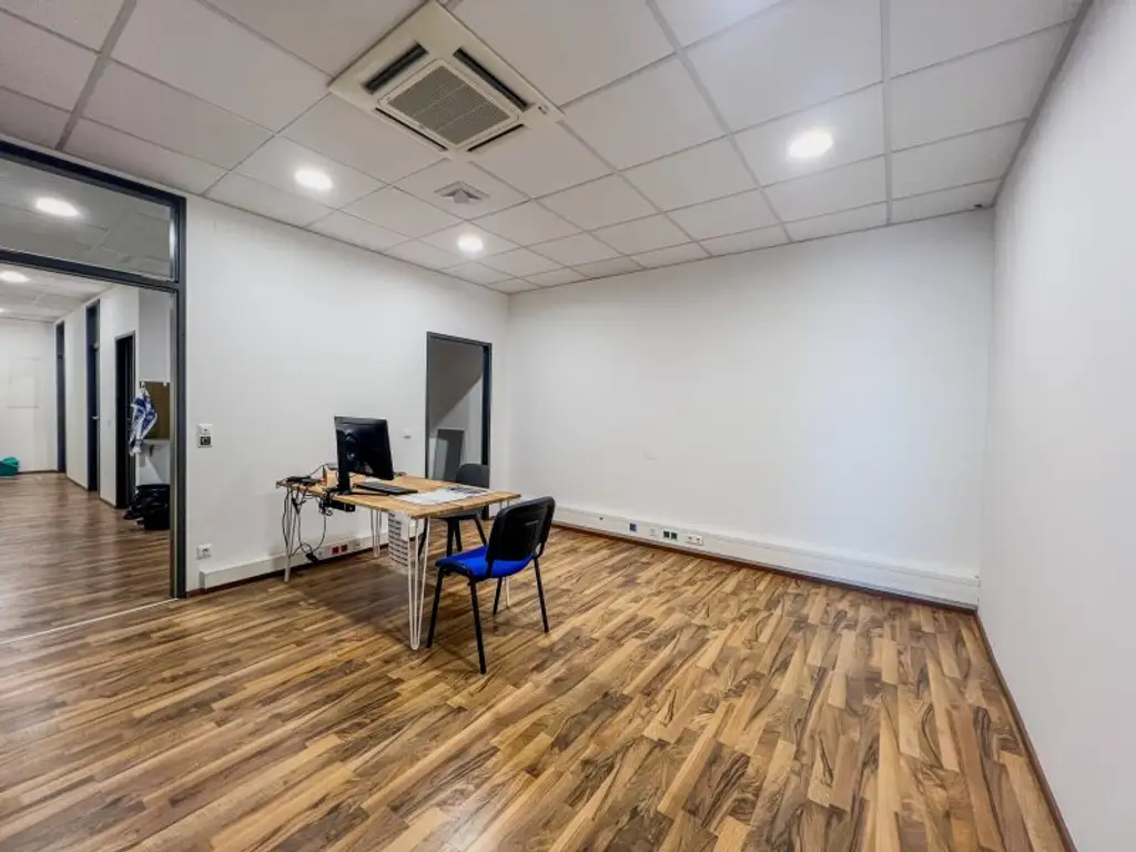 Büro- und Hallenkombination - U6-Station Perfektastraße