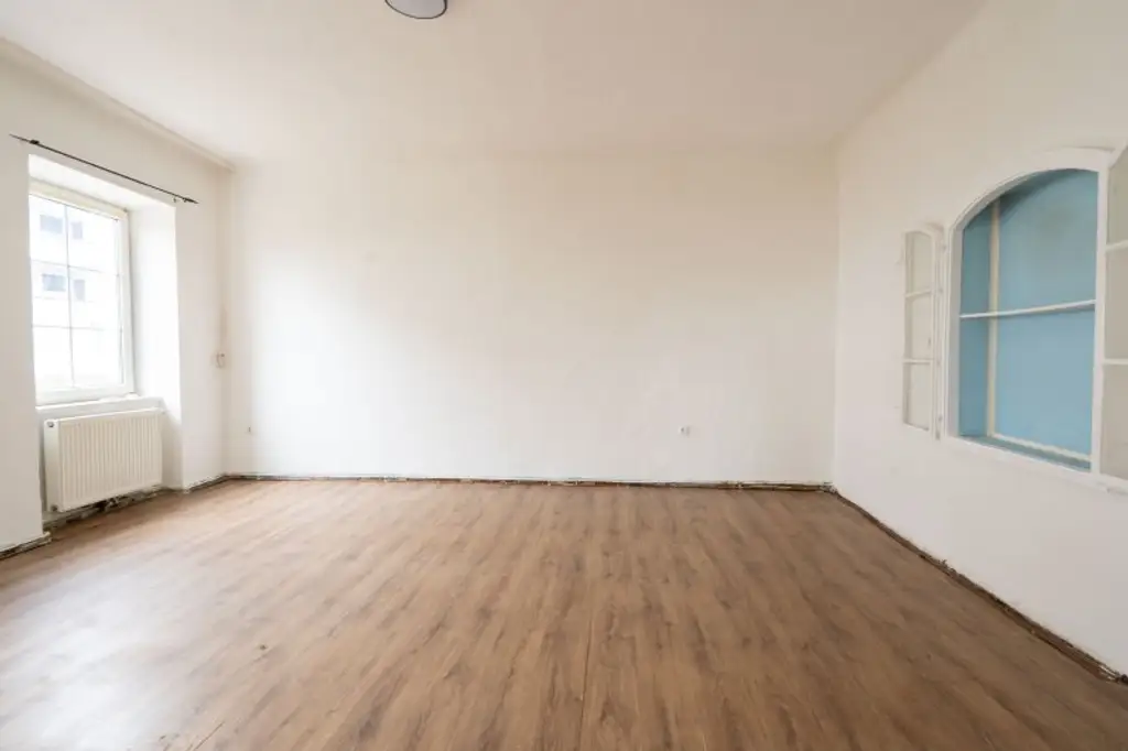 Bestandsfreies Mehrparteienhaus mit 5 Wohnungen + 1 Geschäftslokal in Toplage von Obernberg am Inn zu kaufen!