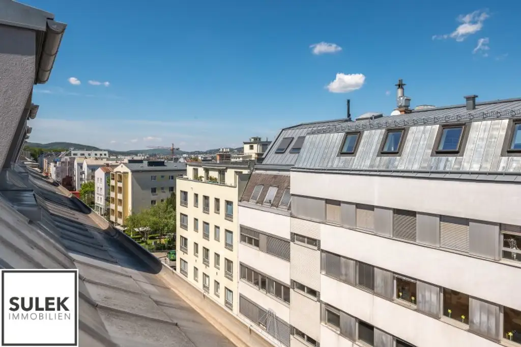 Großzügige, sonnige DG-Neubauwohnung mit hofseitiger Terrasse nahe Einkaufsstraße & U6 - ab 1.12.25!