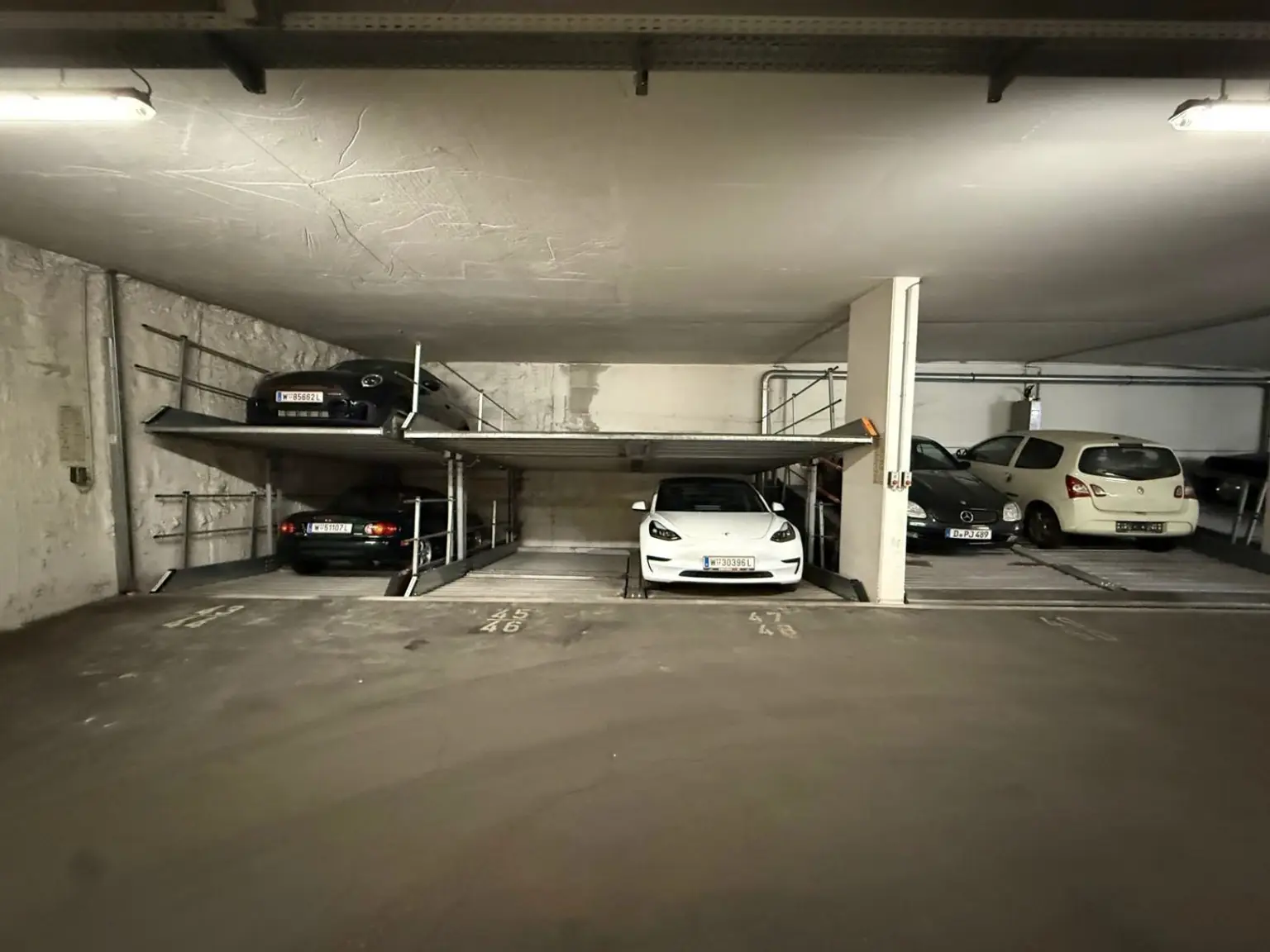 Parkplatz 48u.