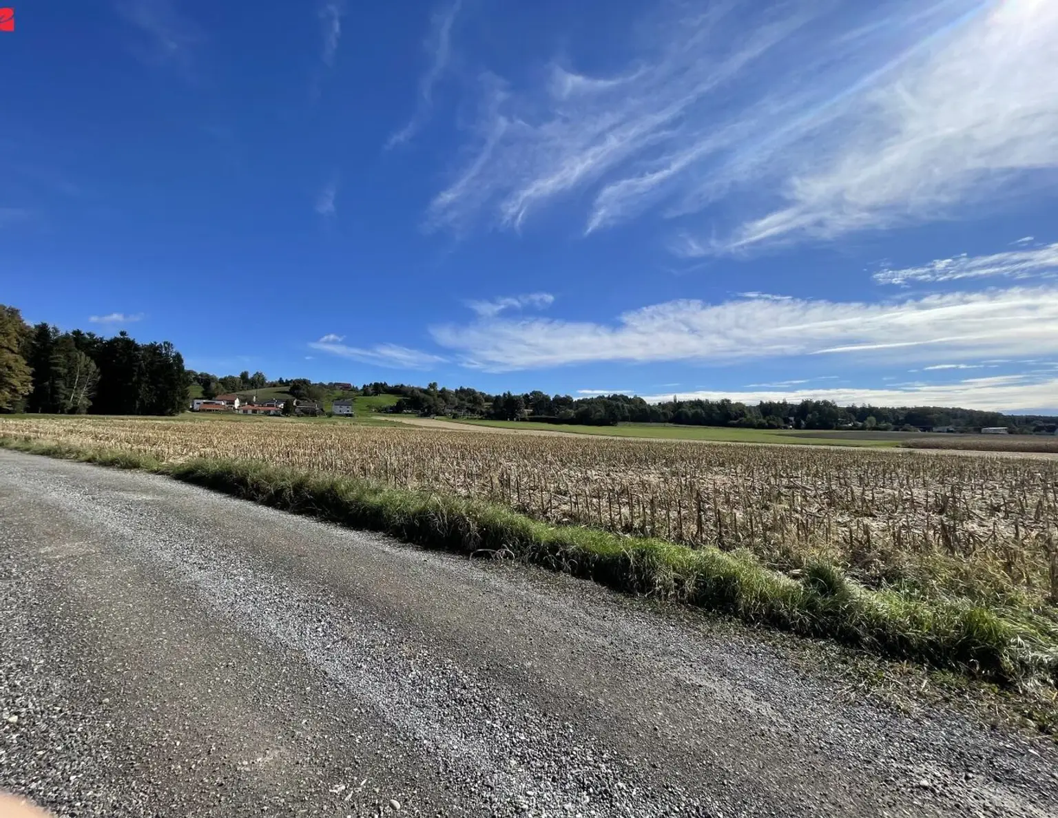 FLACHDACH: Erbauen Sie sich Ihr Traumhaus in malerischer Landschaft