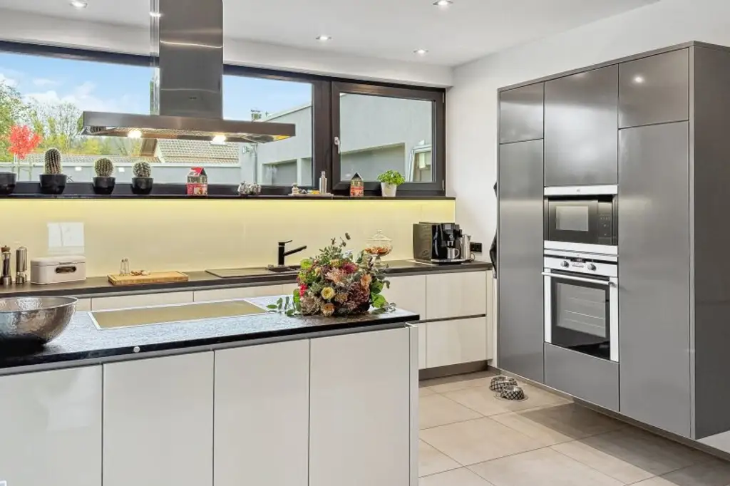 Exklusive Villa mit Indoor- & Outdoor-Pool, Smart-Home-Ausstattung und durchdachtem Raumkonzept