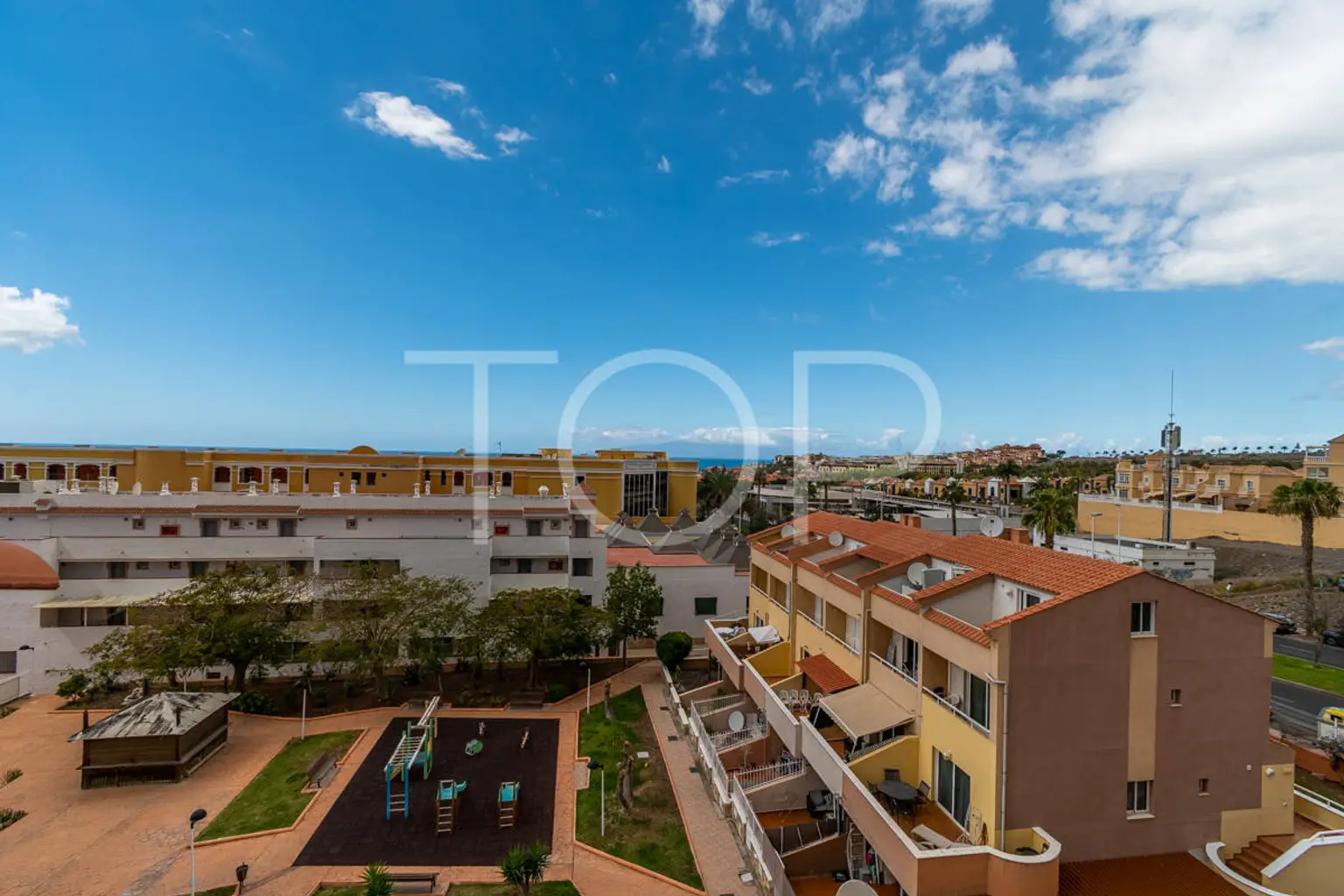 Bonito adosado con terrazas a la venta en Costa Adeje