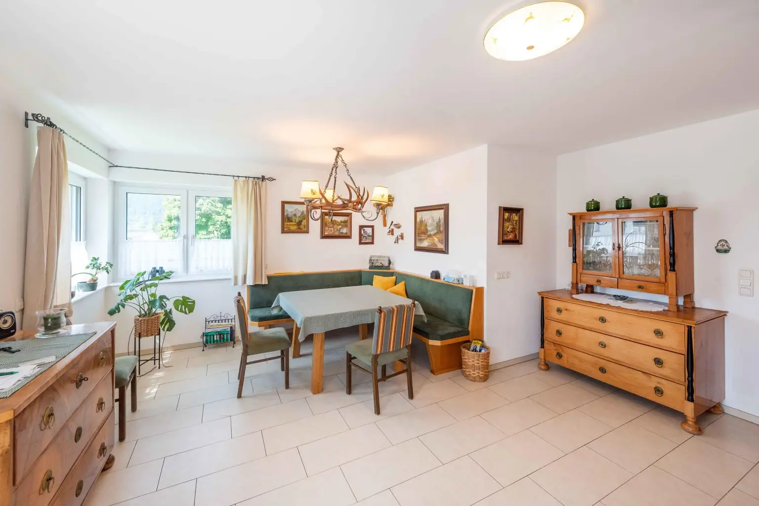 Bungalow mit Einliegerwohnung und großem Grundstück in sonniger Lage!