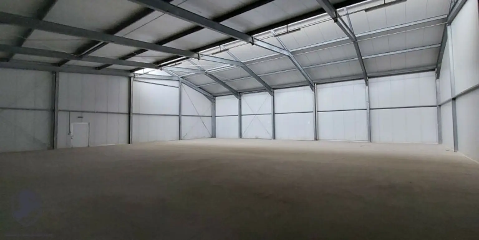LAGERHALLE in sehr guter Lage mit 950 m² zu vermieten.