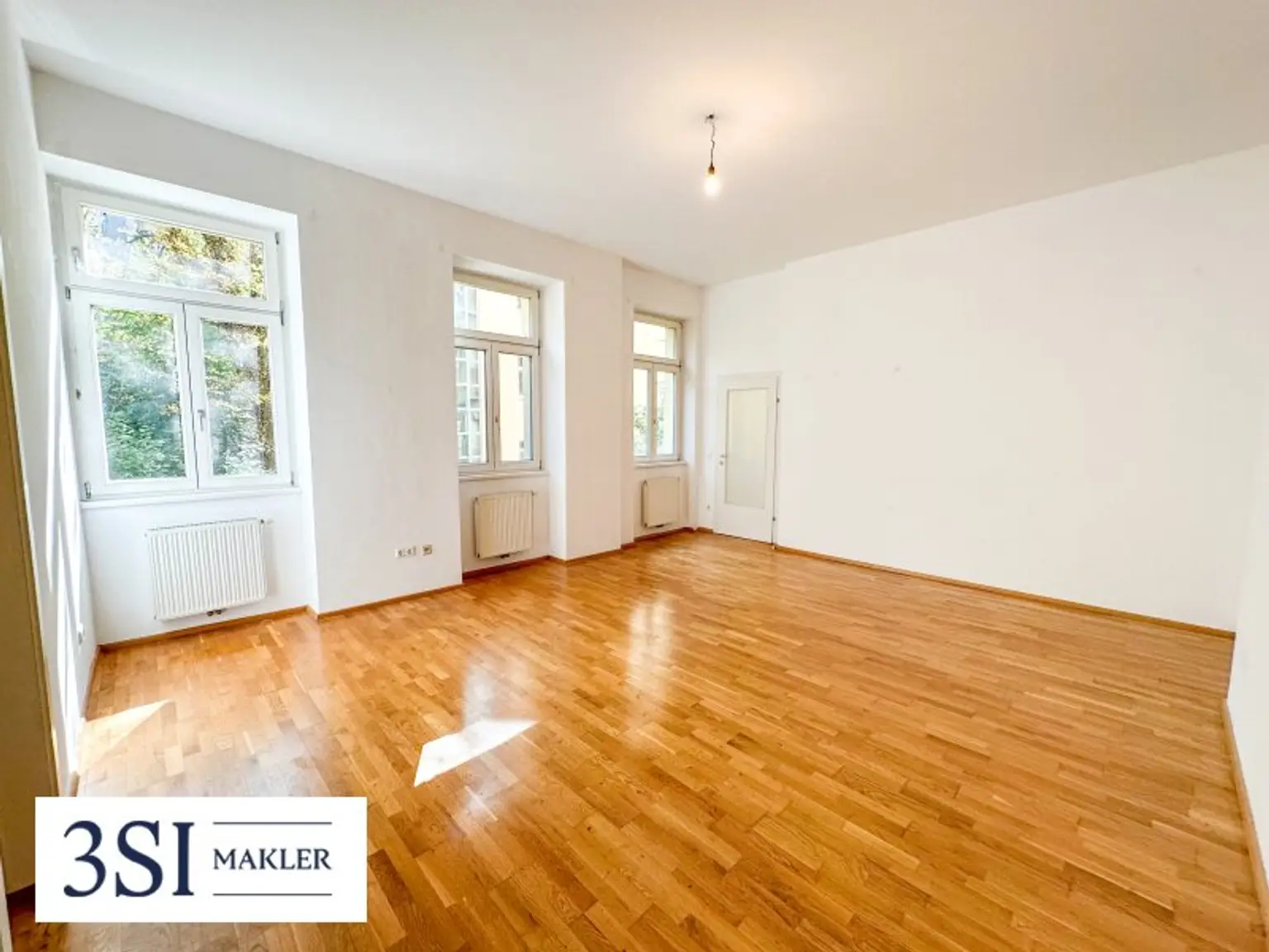 Großzügige Sonnenterrasse + absolute Privatsphäre - Helle 3-Zimmer-Wohnung in eleganter Altbauliegenschaft im 3. Bezirk