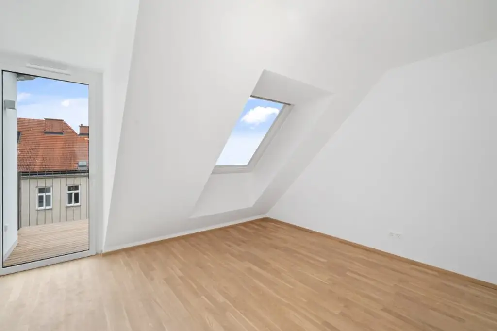 4-Zimmer-Dachgeschosswohnung (Massivbauweise) mit Terrassen in generalsaniertem Altbau