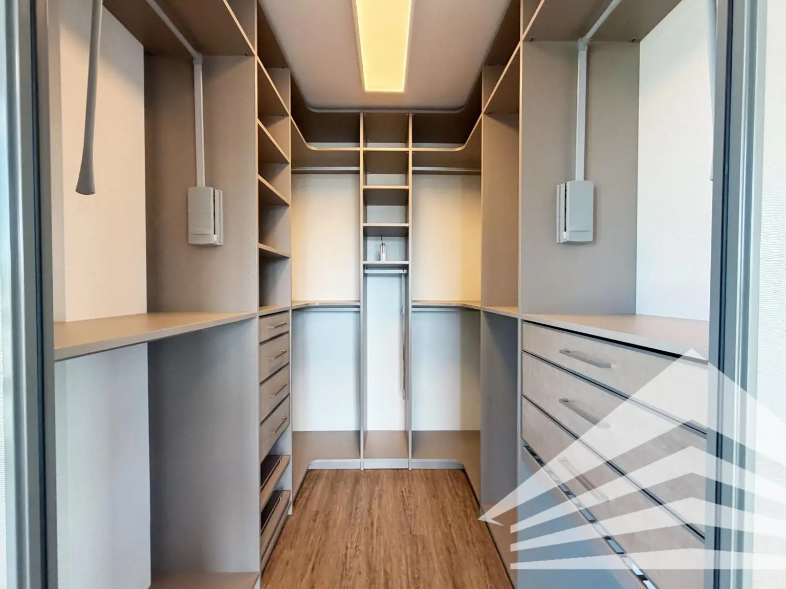 Begehbarer Kleiderschrank