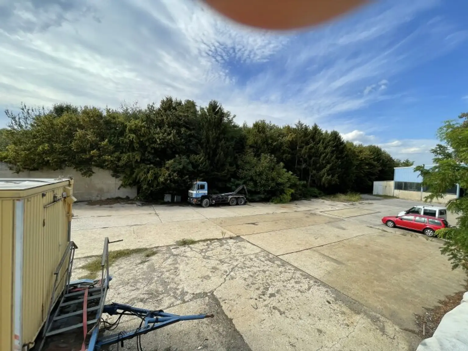 217 m² HALLE und 1.525 m² AUSSENFLÄCHEN FÜR LAGER/WERKSTATT -- NÄHE SIEGENDORF/EISENSTADT!