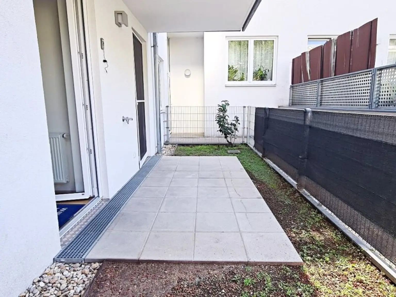 EIGENGARTEN, LORYSTRASSE, 75 m2 Neubau mit 23 m2 Garten, 2 Zimmer, Wohnküche, Wannenbad, Parketten, 1. Liftstock