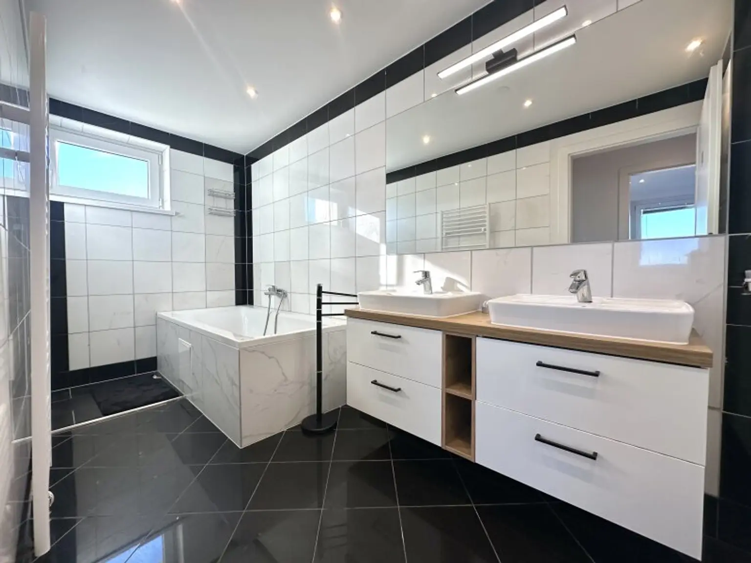 26 m² Panoramaterrasse I Dachgeschosswohnung ohne Schrägen I Klimaanlage I Separate Küche