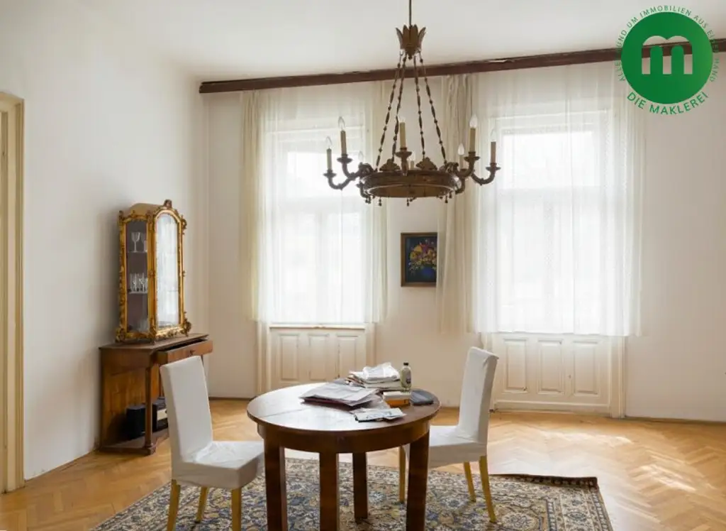 Altbauvilla aus der Jahrhundertwende mit großzügiger Liegenschaft