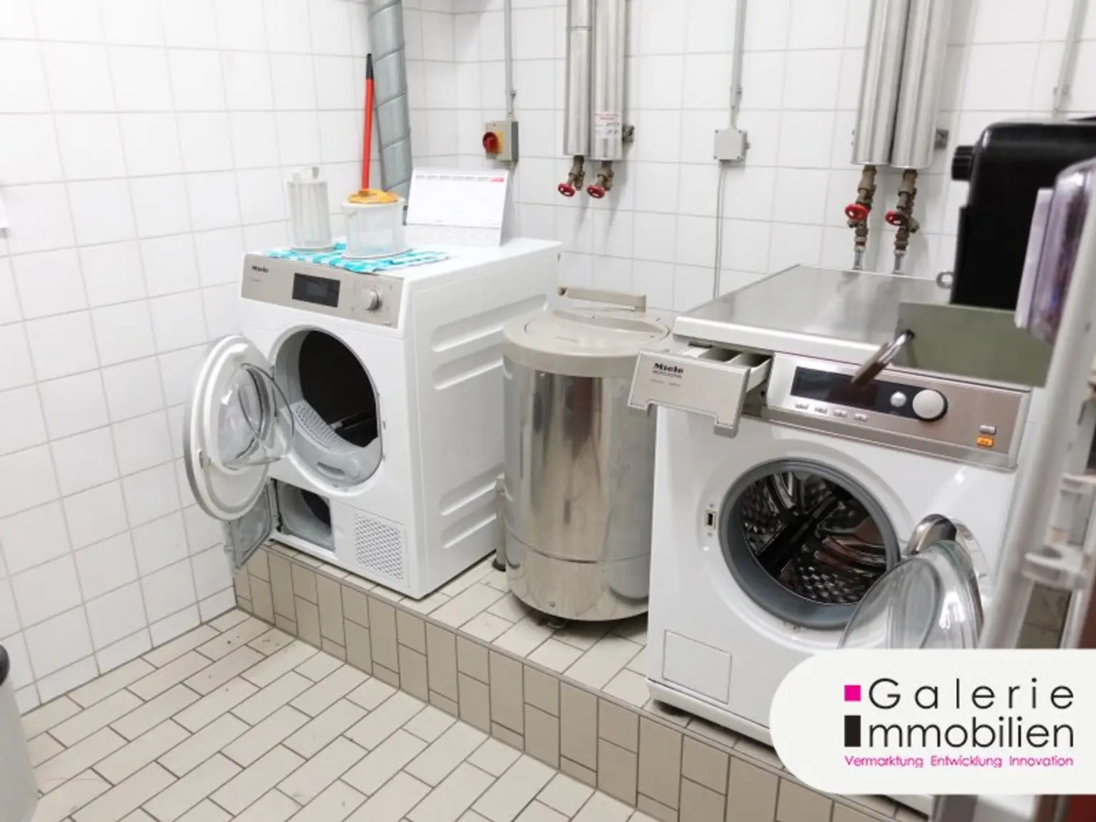 VIDEO: Sehr schöne 4-Zimmer-Maisonette, 3er-WG-geeignet, mit Fernblick und Garage!