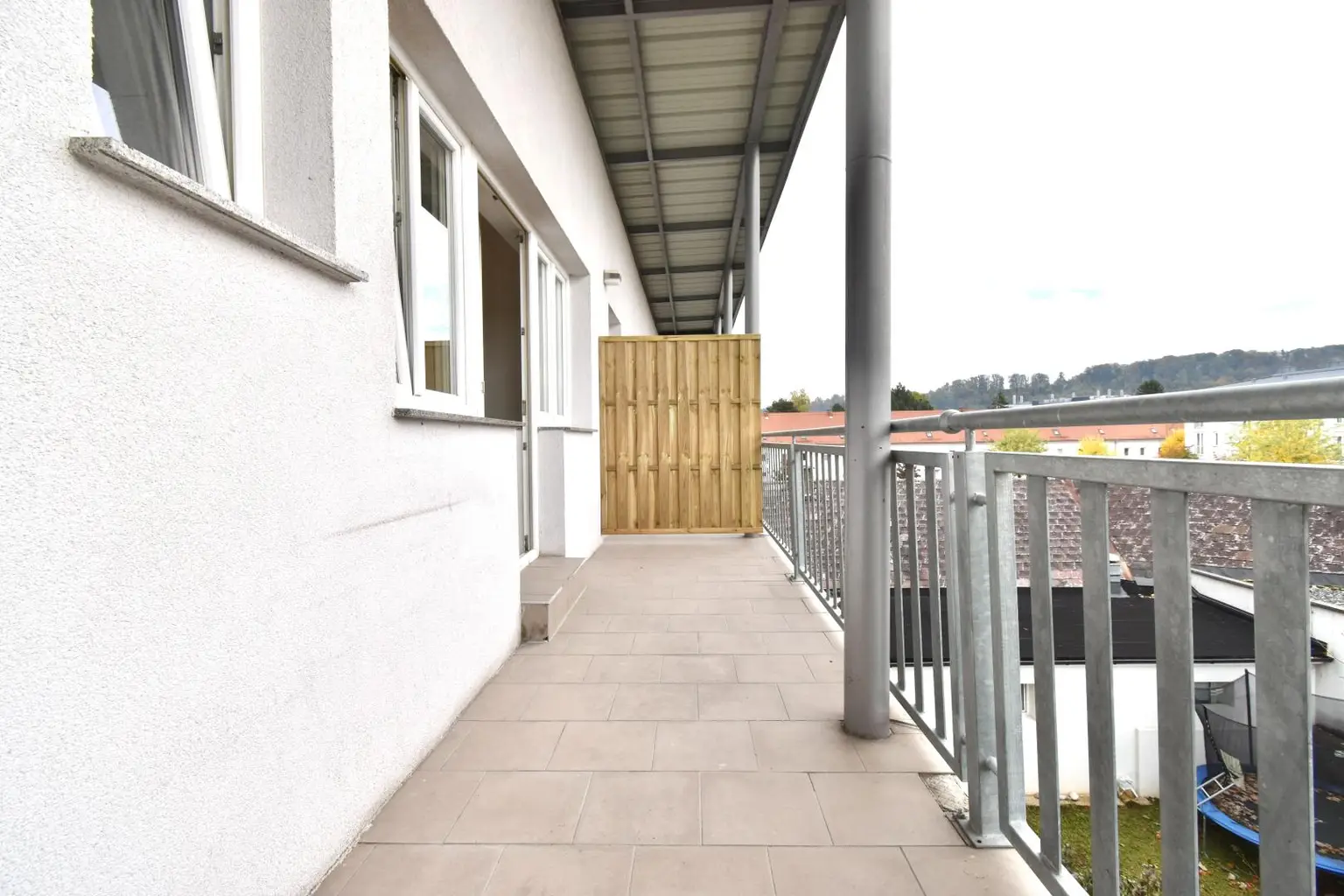 Sonniges Mini-Apartment mit Badezimmer und Balkon in zentraler Lage! Nähe BMW, SKF!!!